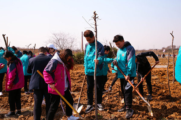 “攜手植樹，共創(chuàng)藍天”丨南京新華師生共筑新華育才林