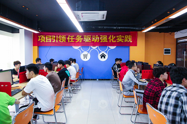 搞互聯(lián)網(wǎng)教育我們是認(rèn)真的，搞互聯(lián)網(wǎng)知識(shí)競賽我們也是認(rèn)真的！