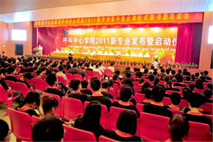 【媒體關(guān)注】新華電腦學(xué)校的<a href=http://njxh.cn target=_blank class=infotextkey>專(zhuān)業(yè)</a>怎么樣，能緊跟市場(chǎng)需求嗎？