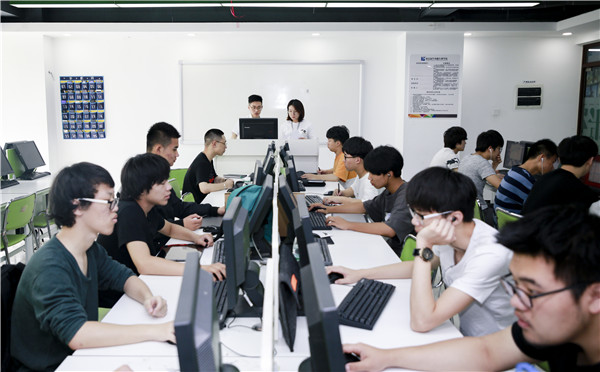 南京新華電腦專修學院好不好，到底怎么樣？
