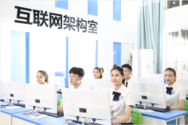【媒體關(guān)注】為什么學(xué)互聯(lián)網(wǎng)新技術(shù)，要來新華？