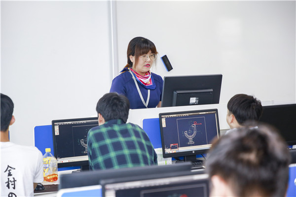 女孩子讀什么技校好？