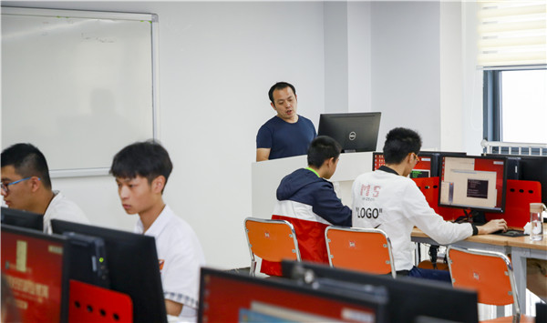 女孩子讀什么技校好？