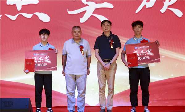 南京新華2019年新生開學(xué)典禮暨CEAC獎學(xué)金頒獎盛典隆重舉行！