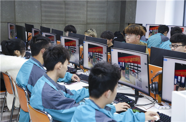南京新華“感恩有你”平面海報設計大賽圓滿舉行！