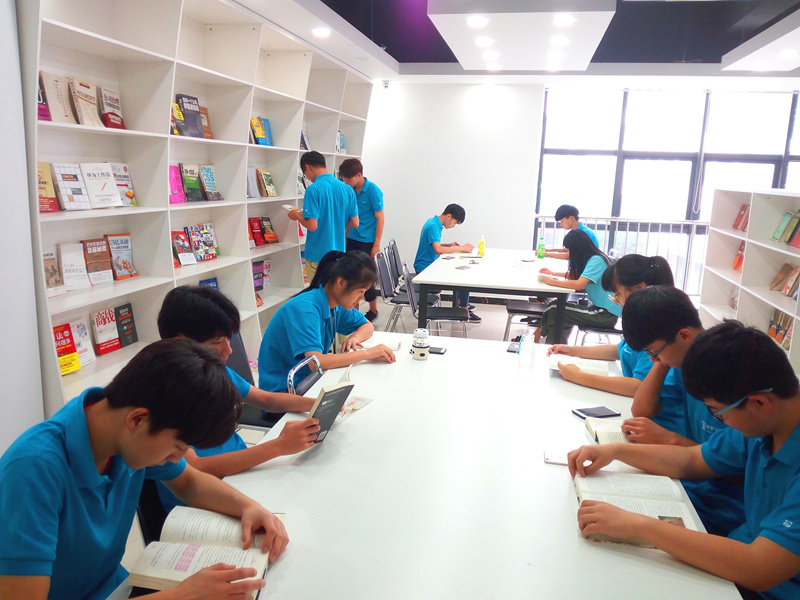 技校里面有什么<a href=http://njxh.cn target=_blank class=infotextkey>專業(yè)</a>？適合初中去學習么？