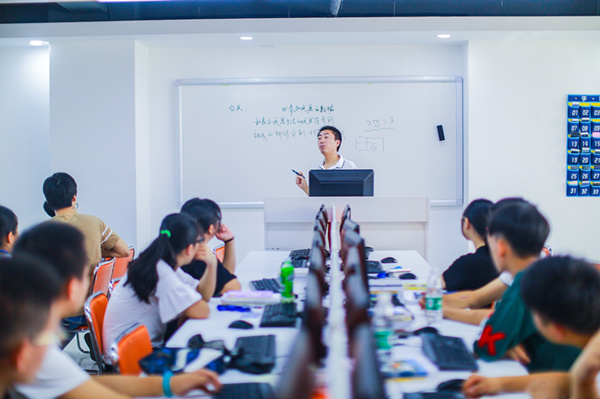 南京新華電腦的學(xué)費(fèi)多少？學(xué)費(fèi)貴么？