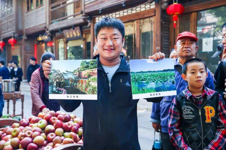 抖音達(dá)人石榴哥化身嗨學(xué)體驗(yàn)官，空降新華引爆直播間
