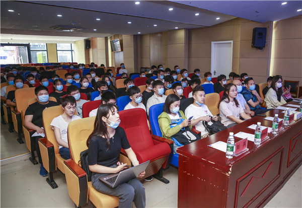 就業(yè)保障丨千企萬崗進校園，助力學子精準就業(yè)！