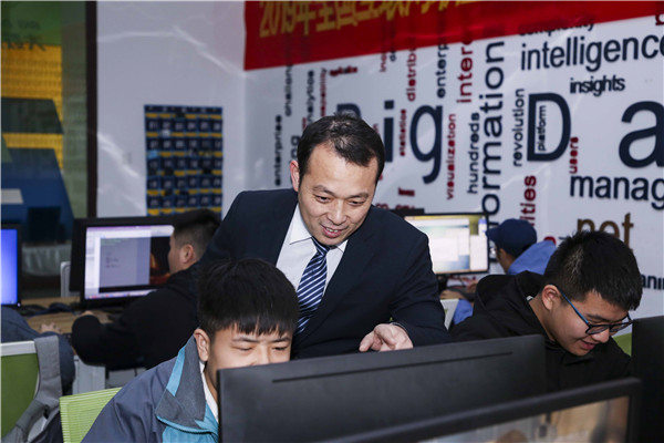 男生學(xué)什么IT<a href=http://njxh.cn target=_blank class=infotextkey>專業(yè)</a>好，自學(xué)or培訓(xùn)？
