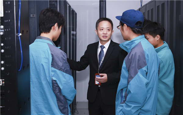 初<a href=http://njxh.cn target=_blank class=infotextkey>高中</a>畢業(yè)學(xué)什么好？
