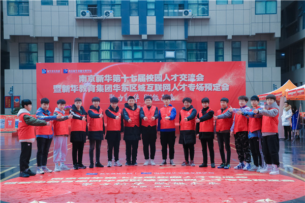 初<a href=http://njxh.cn target=_blank class=infotextkey>高中</a>畢業(yè)學(xué)什么好？