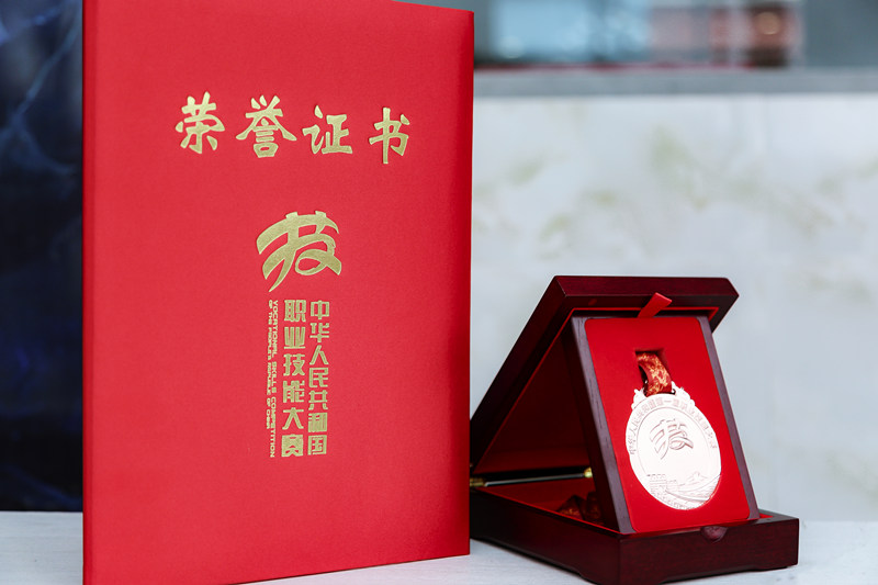 聚焦兩會(huì) | 新華互聯(lián)網(wǎng)+教育助力鄉(xiāng)村振興！