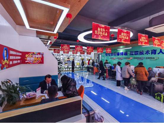 南京新華電腦專修學(xué)院330校園專場咨詢?nèi)栈顒?dòng)成功舉辦！