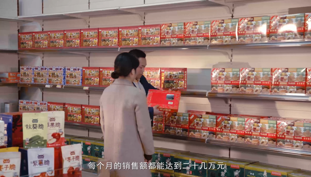 “新華電腦學校就像一座橋，把我和家鄉(xiāng)連接在一起！”