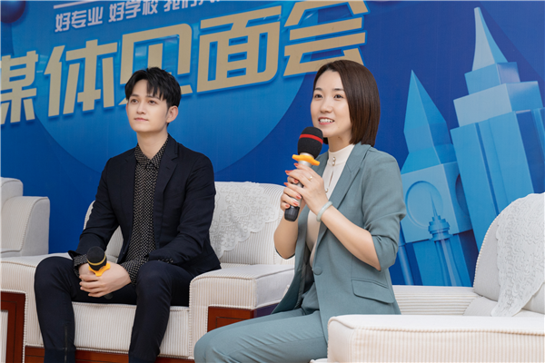 馬可來新華重拾校園生活，青春“競”是精彩！