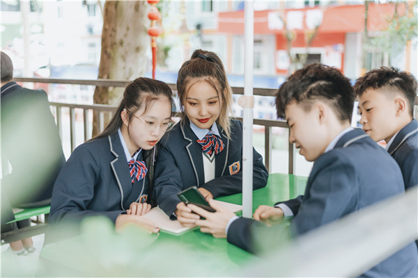 南京有什么學校適合初中畢業(yè)的？