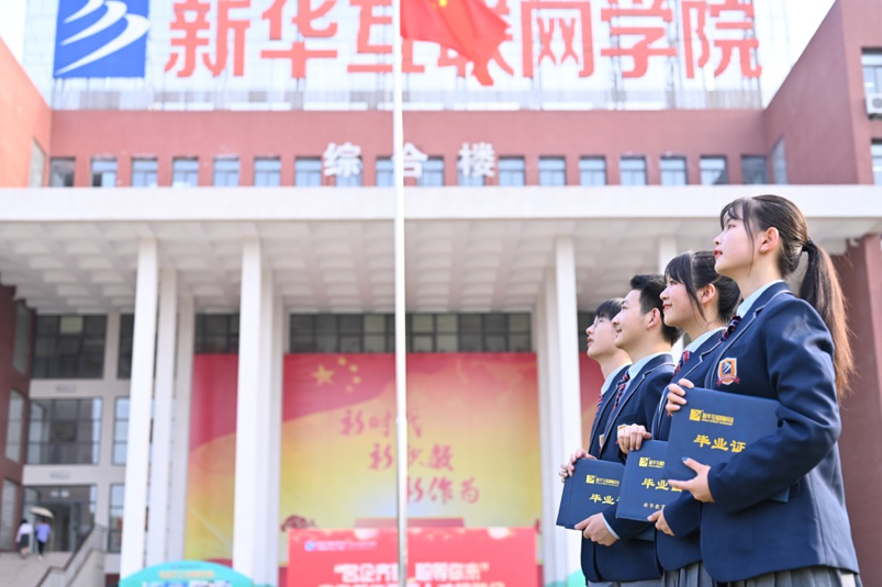 傳遞向上力量！新華電腦學(xué)?！独蠋焷砹恕?月繼續(xù)開講！