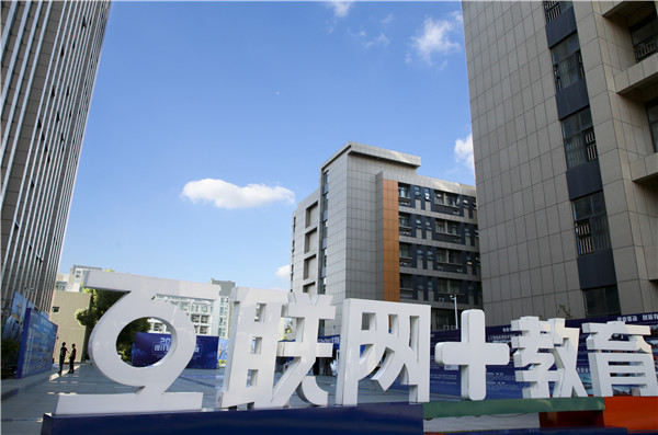 想學(xué)互聯(lián)網(wǎng)技術(shù)，怎么學(xué)？