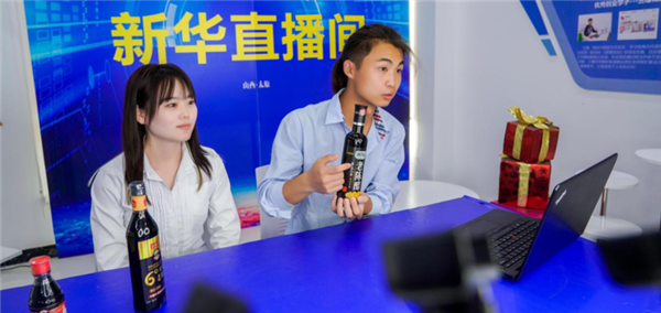 我去，這么多人來新華是干啥？
