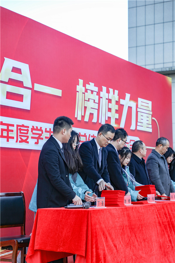 知行合一，榜樣力量 —南京新華2021年度學(xué)生工作總結(jié)暨表彰大會圓滿落幕！