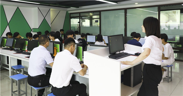 南京新華結(jié)課答辯|你們的成長，我們來見證！
