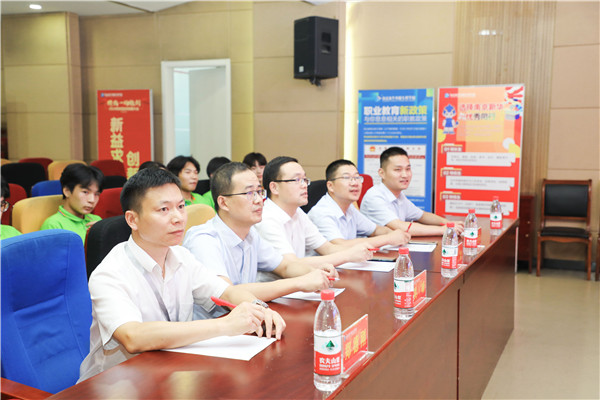 為幫助我校學(xué)生明確職業(yè)生涯規(guī)劃，確定個(gè)人職業(yè)方向，強(qiáng)化職業(yè)規(guī)劃意識(shí)，更好地樹立個(gè)人理想，2022年7月29日，南京新華電腦專修學(xué)校在學(xué)術(shù)報(bào)告廳舉行第十二屆職業(yè)生涯規(guī)劃演講大賽