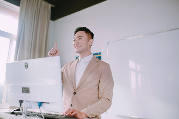 初中畢業(yè)生選<a href=http://njxh.cn target=_blank class=infotextkey>專業(yè)</a>，怎么選？