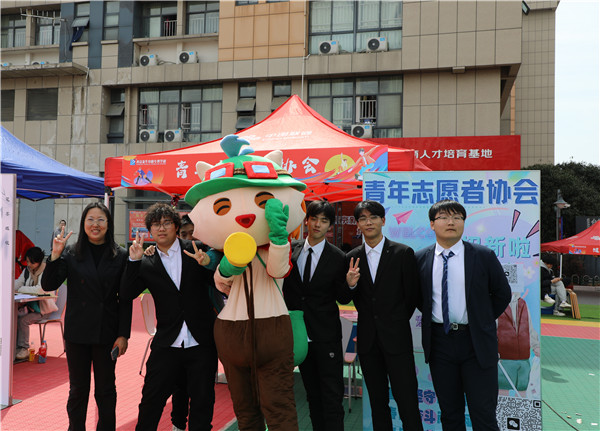 追光有“你”，歡迎“新”上人 南京新華電腦專修學(xué)校2024年春季社團(tuán)招新大會(huì)順利收官