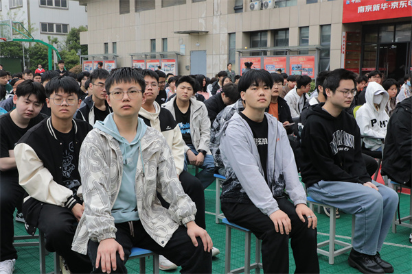 南京新華開展“防治校園霸凌，守護平安校園”主題講座