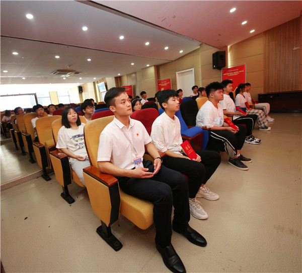 南京新華《企業(yè)大咖進校園》活動圓滿舉行！