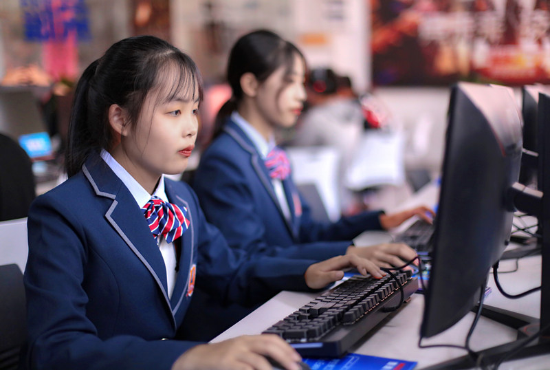 初高中女生學(xué)什么專業(yè)好？女生最吃香的互聯(lián)網(wǎng)熱門專業(yè)排名出爐！