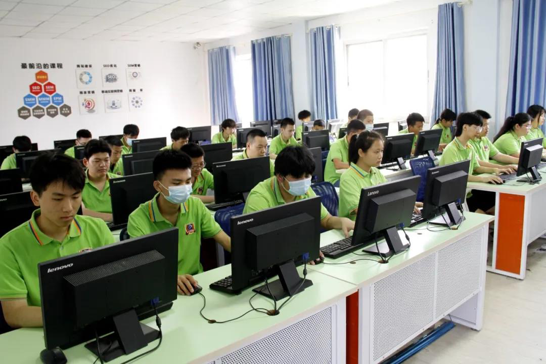 補錄通道 | 南京新華電腦專修學(xué)院少量招生補錄中，名額有限，欲報從速！