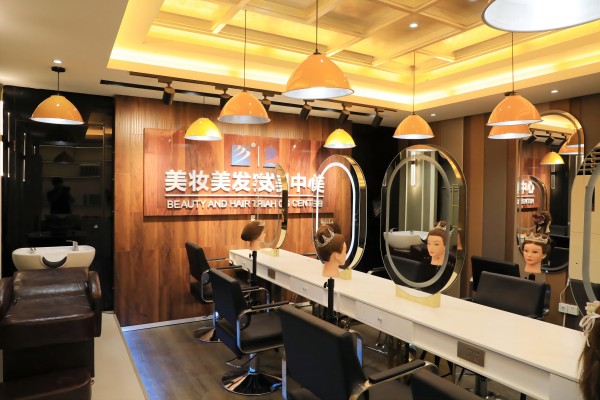 南京新華美妝專業(yè)怎么樣？就業(yè)前景好不好？