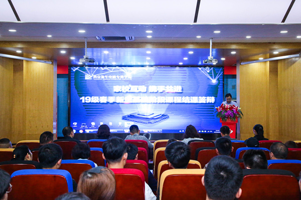 “家?；?，攜手共進(jìn)”——2019級新生基礎(chǔ)階段課程結(jié)課答辯圓滿結(jié)束