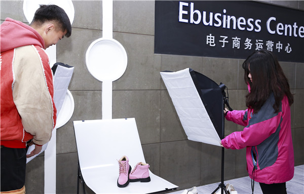 “玩轉(zhuǎn)直播電商 Hi翻雙十二”——小新為你提前播報(bào)啦！