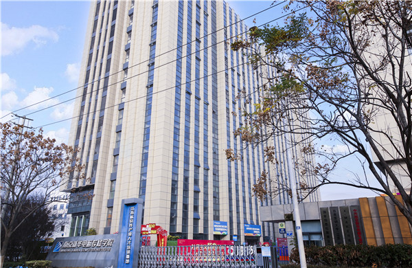 在線參觀線上報(bào)名，搶占春季班熱門專業(yè)名額！